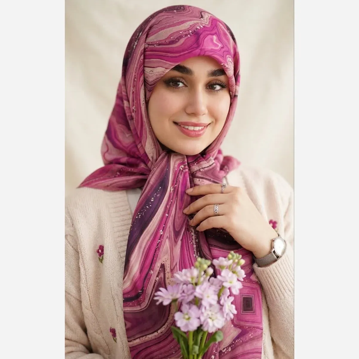 روسری نخی کاستوم طرح رزین قواره 110 و 115 سانتی متر