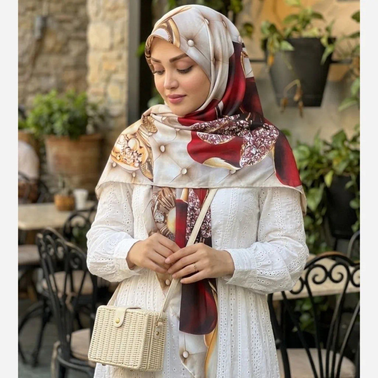 روسری نخی کاستوم طرح شقایق ابعاد 140x140 چرخ دوز