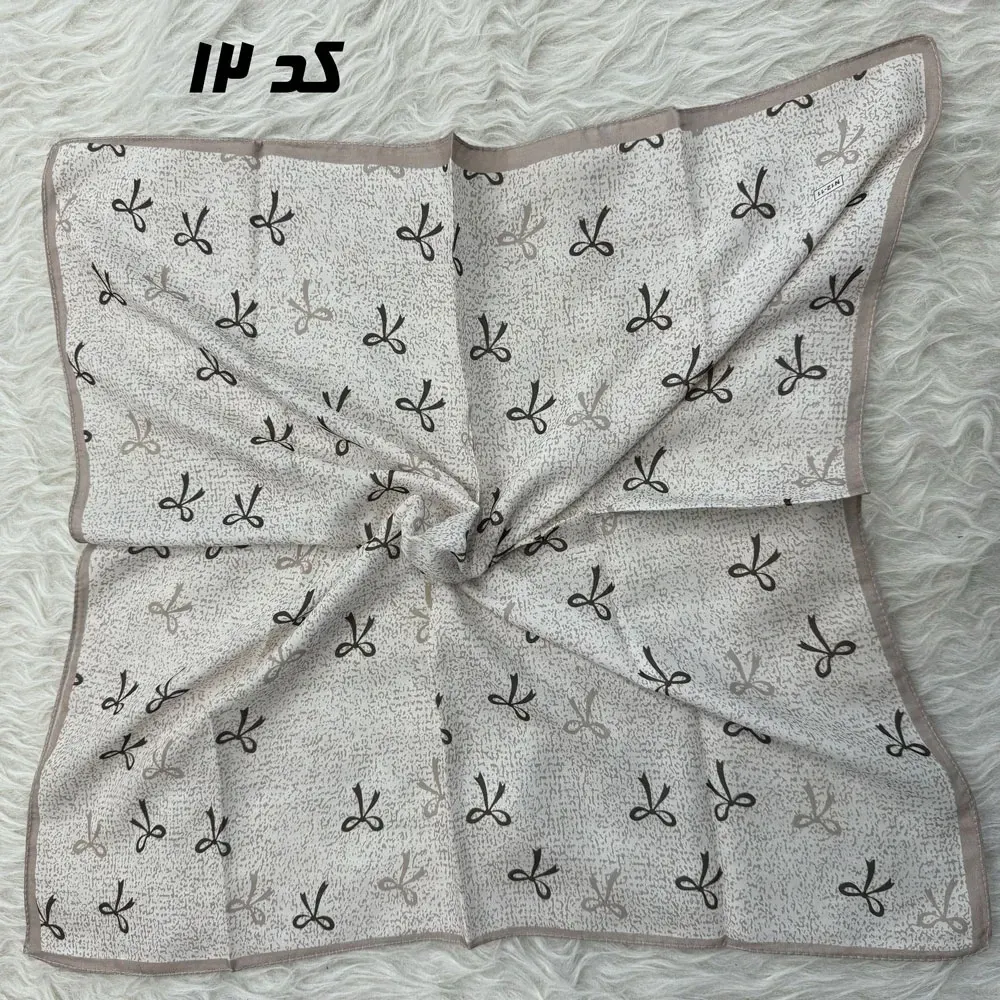 مینی اسکارف کرمی نخ قواره 65x65 سانتیمتر مناسب استفاده روزمره بدون آبرفت و رنگ رفت